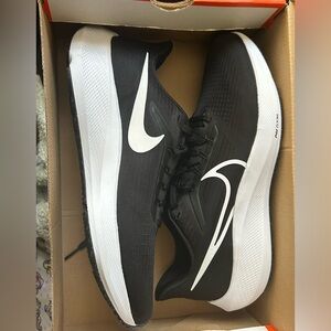 BRAND NEW Nikes 11.5